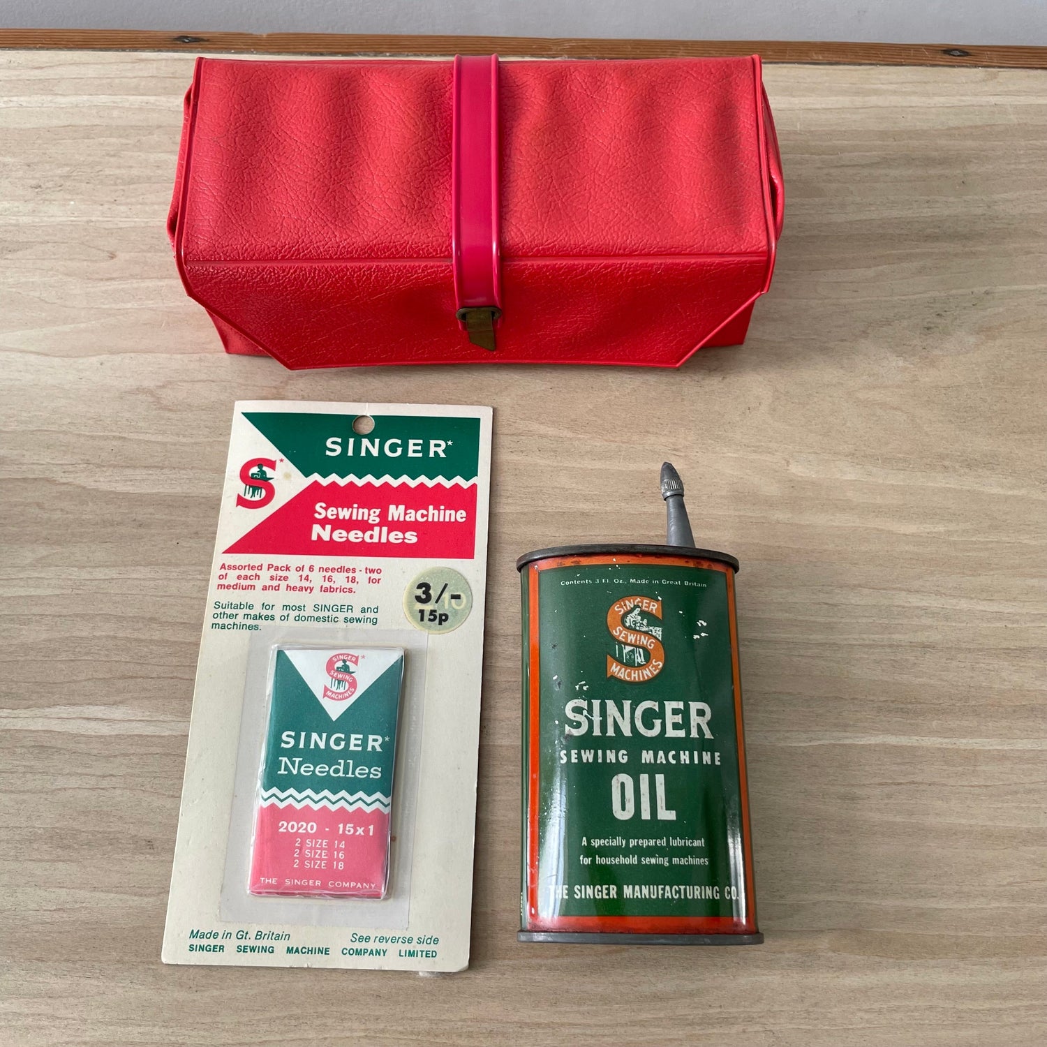 1960 Singer 222k Featherweight Sewing Machine Red “S”