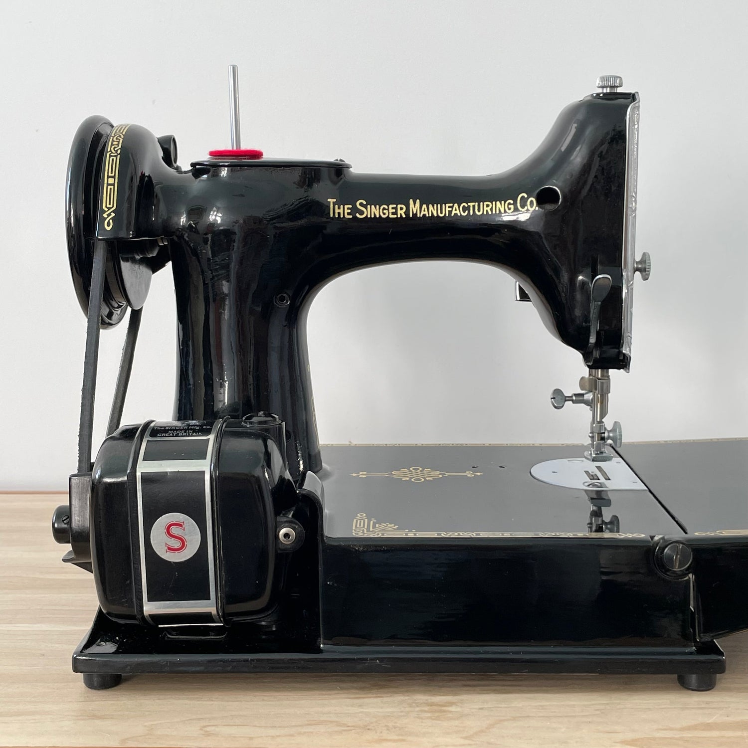 Singer 221K Featherweight Sewing Machine – 1951 Centennial Edition – With Case &amp; Accessories
