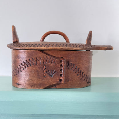 Antique Scandinavian Bentwood Tine Box – Chip Carved Norwegian Folk Art, 19th Century