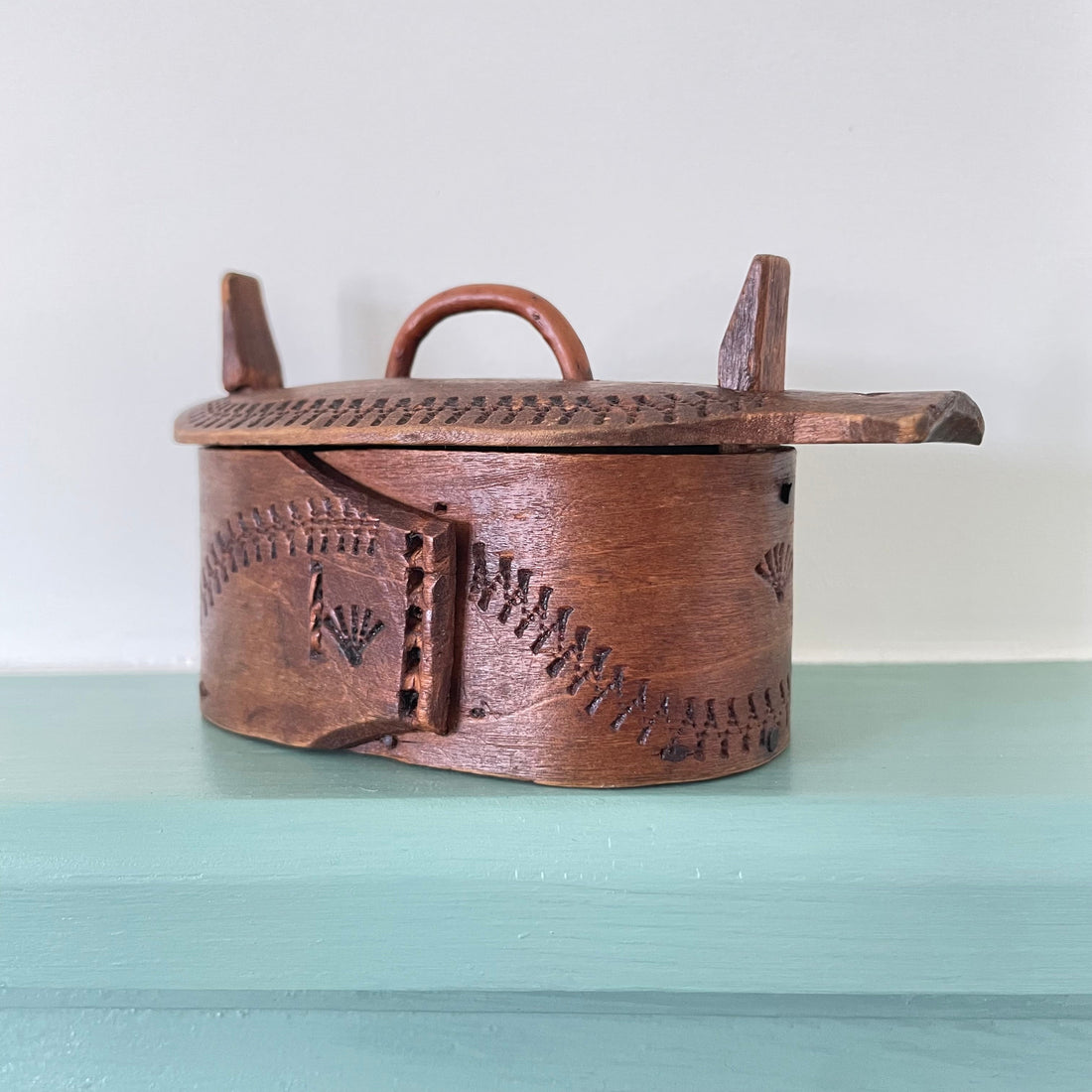 Antique Scandinavian Bentwood Tine Box – Chip Carved Norwegian Folk Art, 19th Century