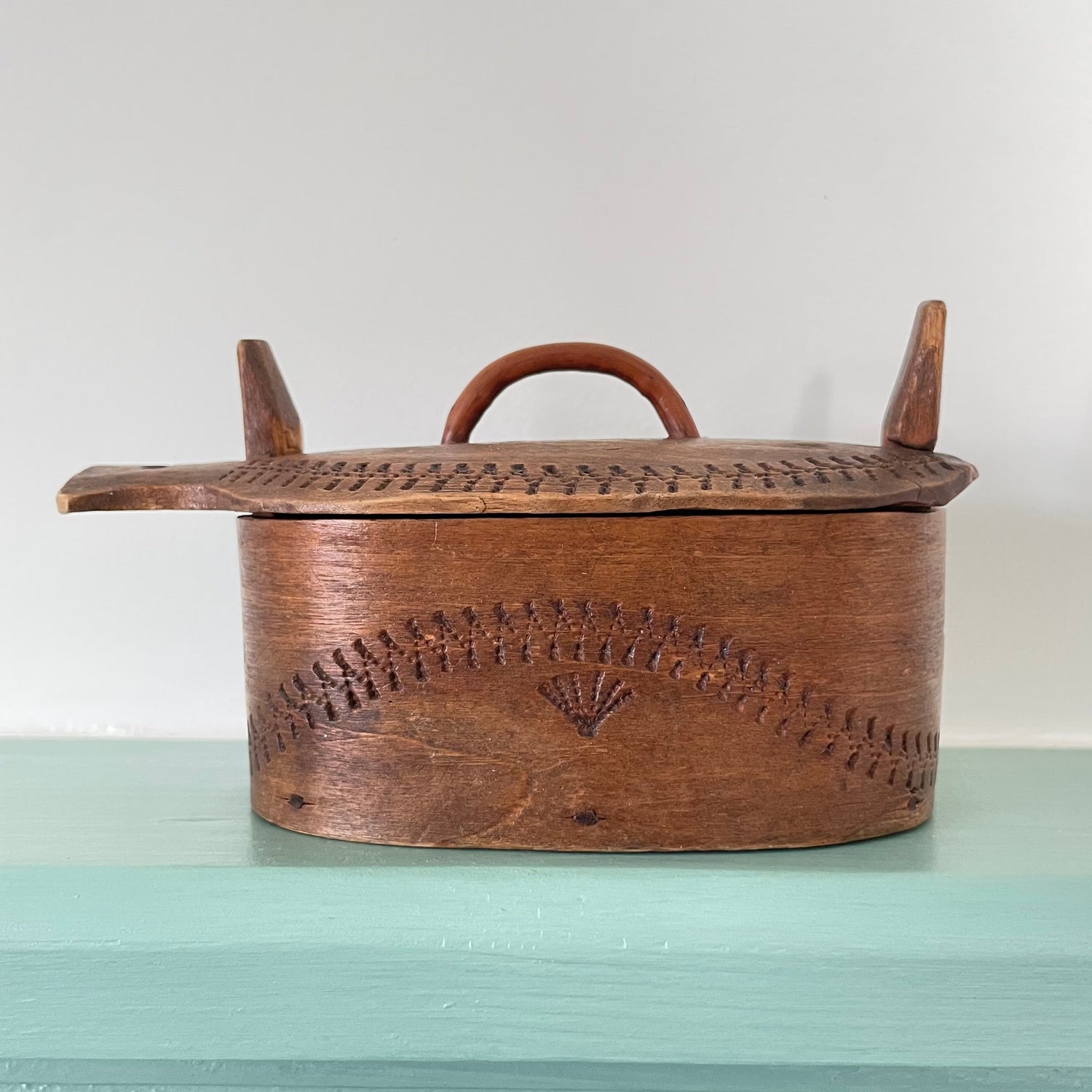 Antique Scandinavian Bentwood Tine Box – Chip Carved Norwegian Folk Art, 19th Century