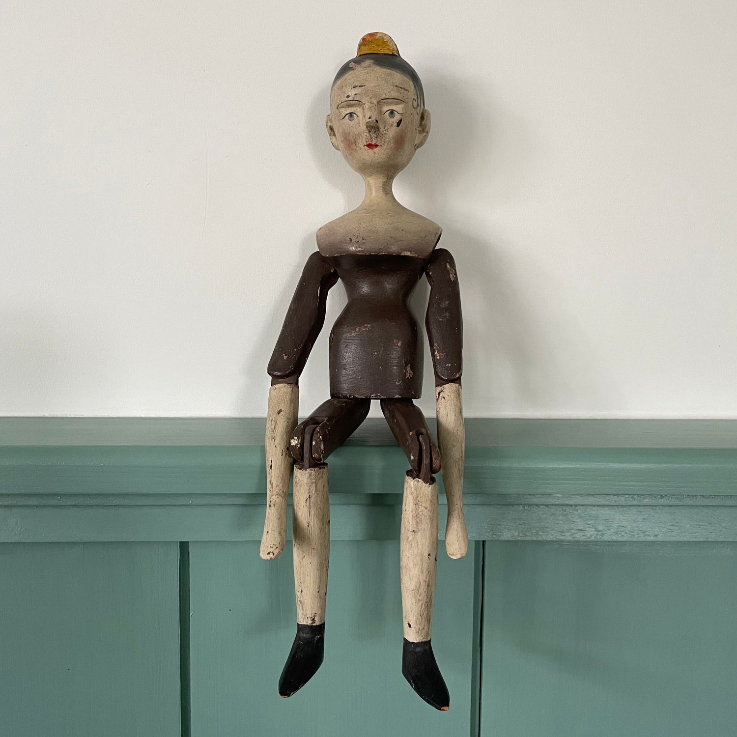 19th Century Grodnertal Tuck Comb Wooden Doll – Hand-Painted Peg Wooden Doll