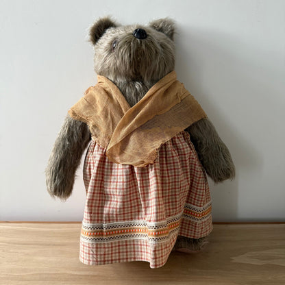 Vintage Gabrielle Designs Aunt Lucy Paddington Bear – Original Outfit