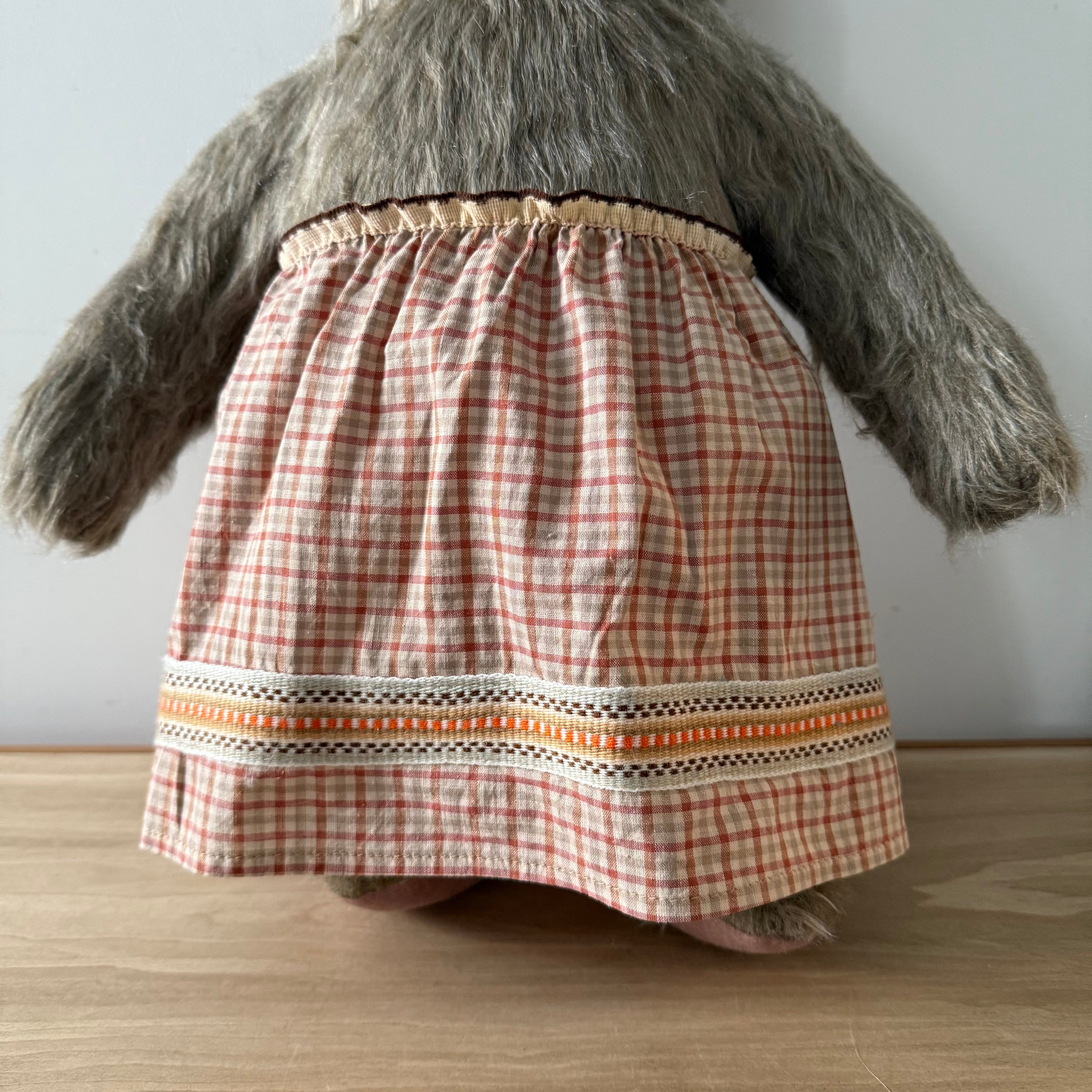 Vintage Gabrielle Designs Aunt Lucy Paddington Bear – Original Outfit