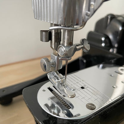 1960 Singer 222k Featherweight Sewing Machine Red “S”