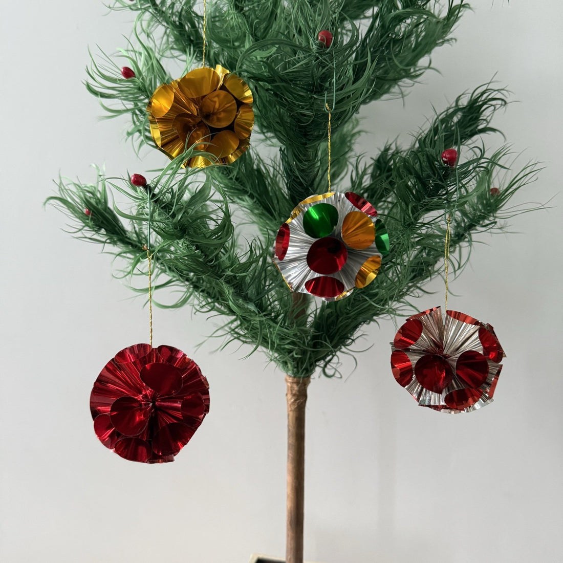 Vintage 1970s Foil Rosette Christmas Baubles Xmas Tree Decor Original Box