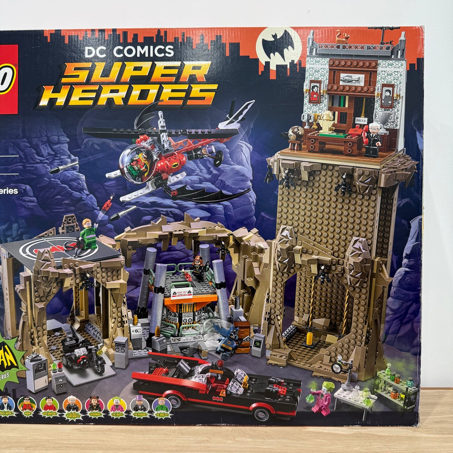 Lego Dc Comics Super Heroes 76052 Classic TV Series Batcave Complete Set