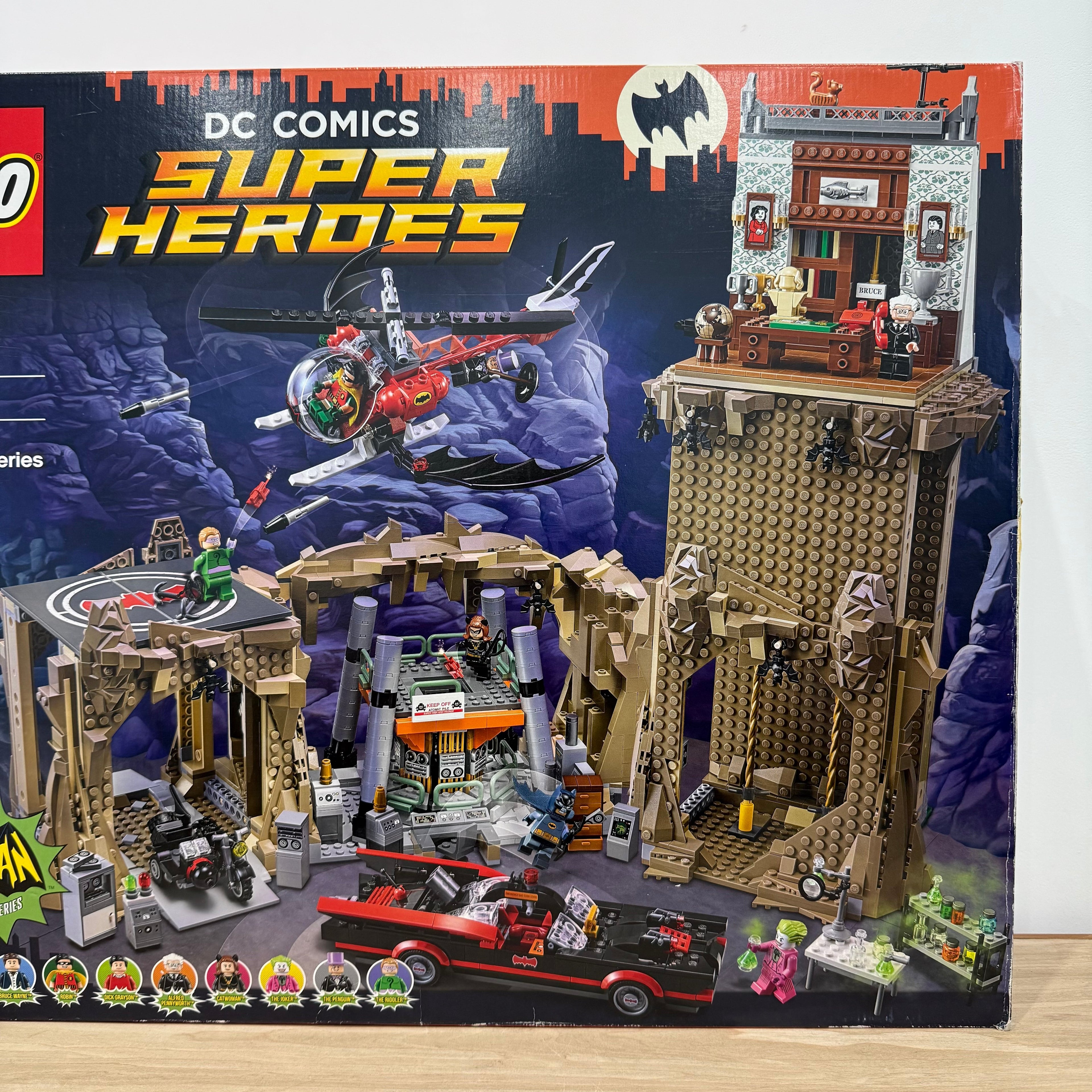 Lego Dc Comics Super Heroes 76052 Classic TV Series Batcave Complete Set
