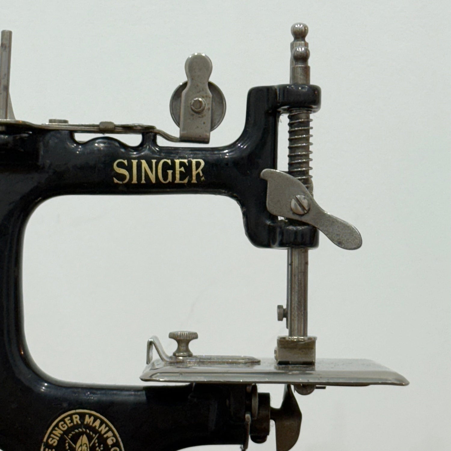 Singer Model 20 Child’s Sewing Machine – Chain Stitch Miniature c.1910