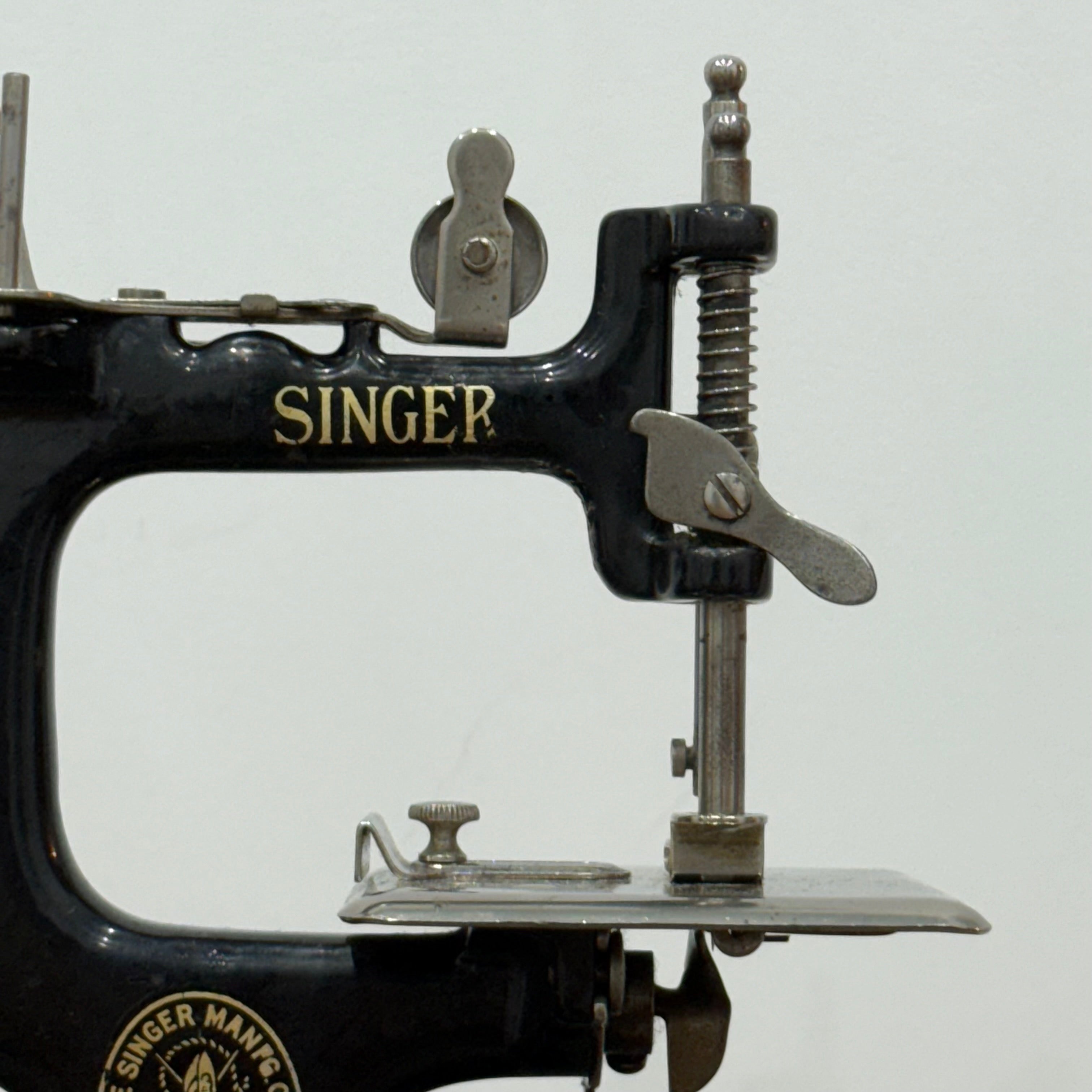 Singer Model 20 Child’s Sewing Machine – Chain Stitch Miniature c.1910