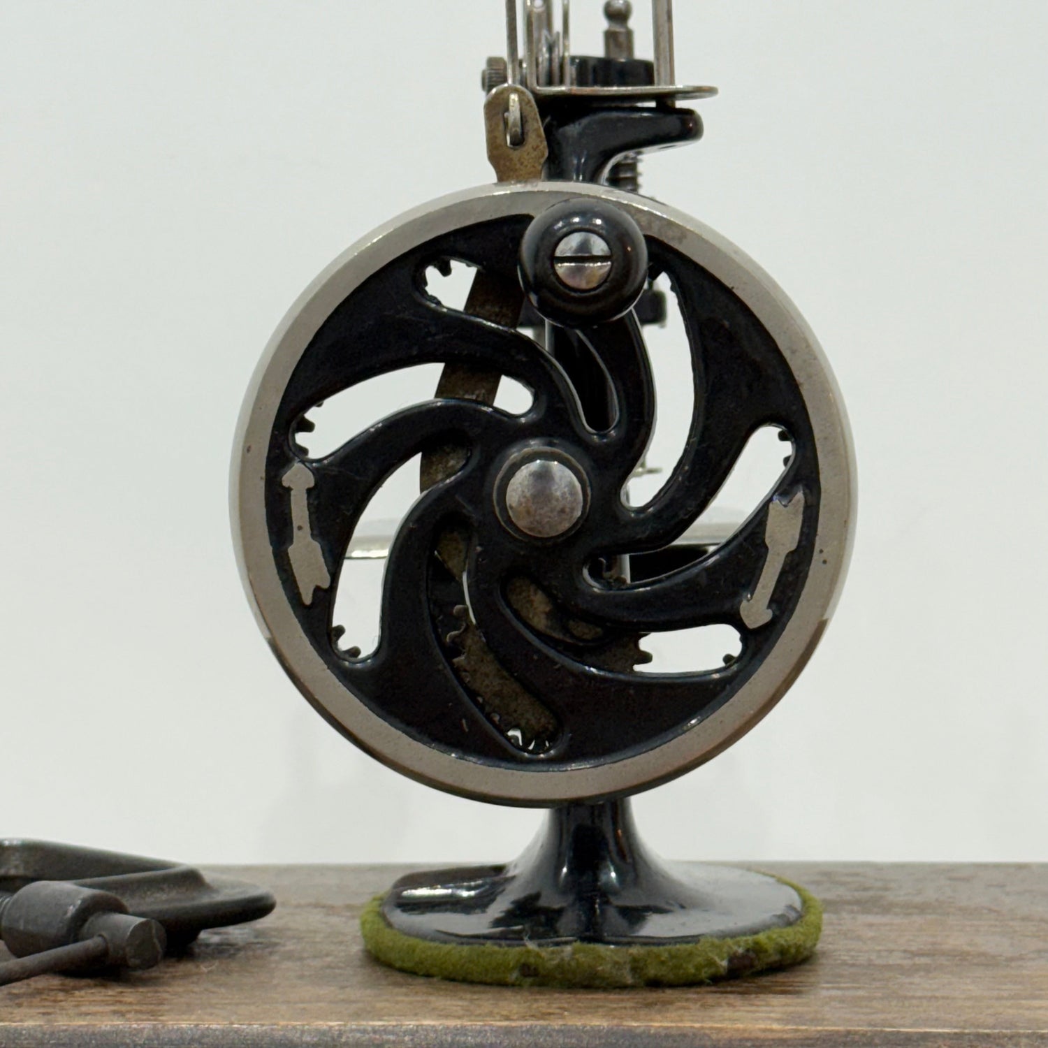 Singer Model 20 Child’s Sewing Machine – Chain Stitch Miniature c.1910