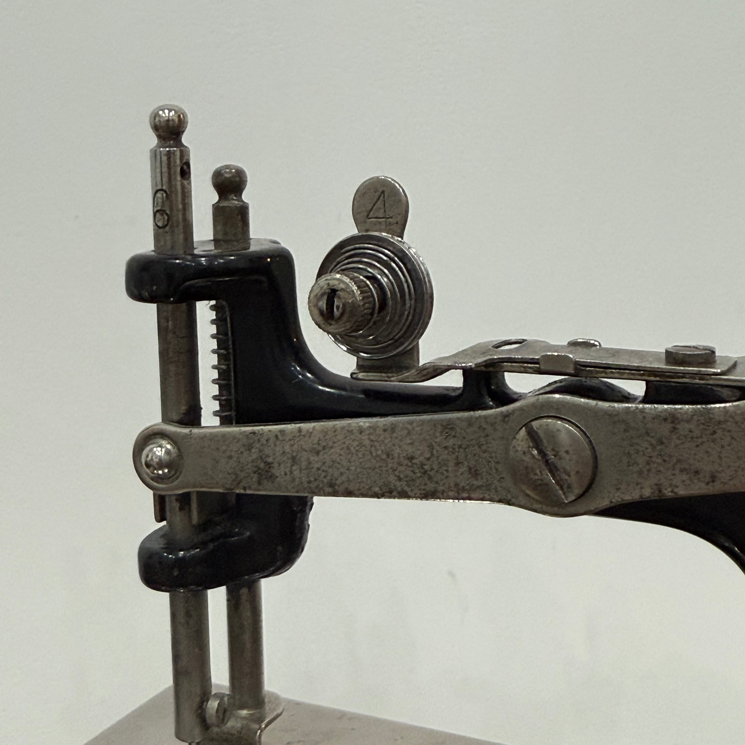 Singer Model 20 Child’s Sewing Machine – Chain Stitch Miniature c.1910