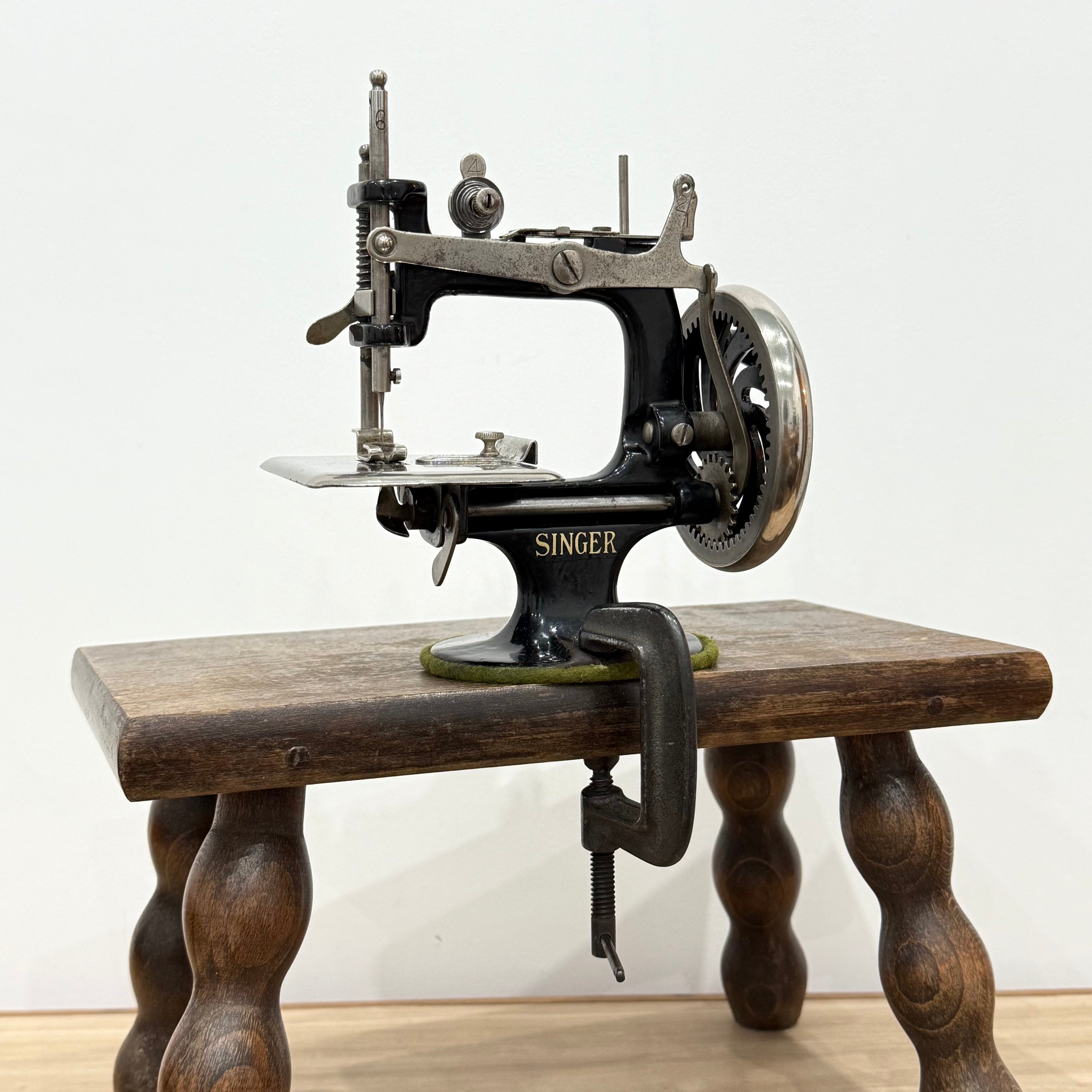 Singer Model 20 Child’s Sewing Machine – Chain Stitch Miniature c.1910