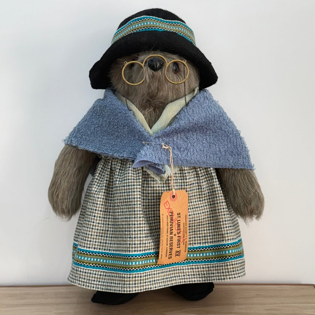 Vintage 1978 Gabrielle Designs Aunt Lucy Bear – Glasses, Two Coins &amp; Tag