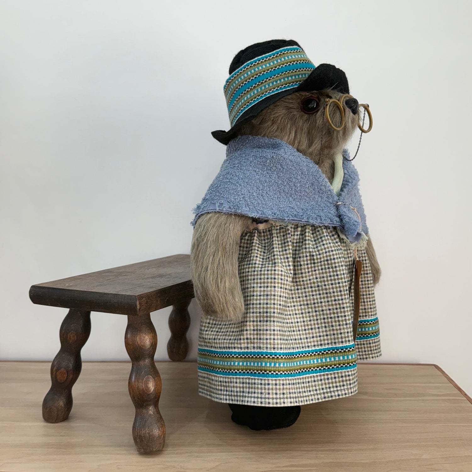 Vintage 1978 Gabrielle Designs Aunt Lucy Bear – Glasses, Two Coins &amp; Tag