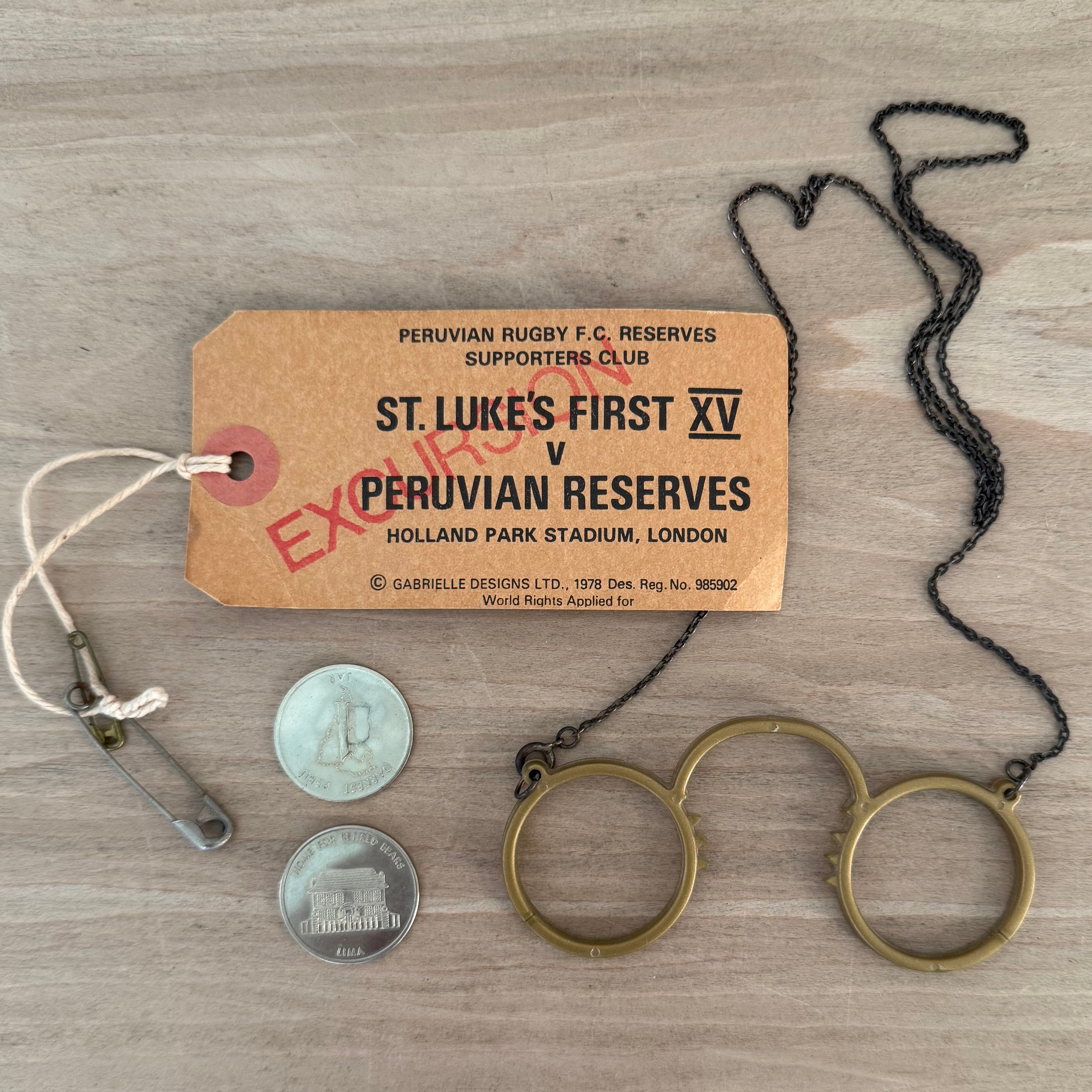 Vintage 1978 Gabrielle Designs Aunt Lucy Bear – Glasses, Two Coins &amp; Tag