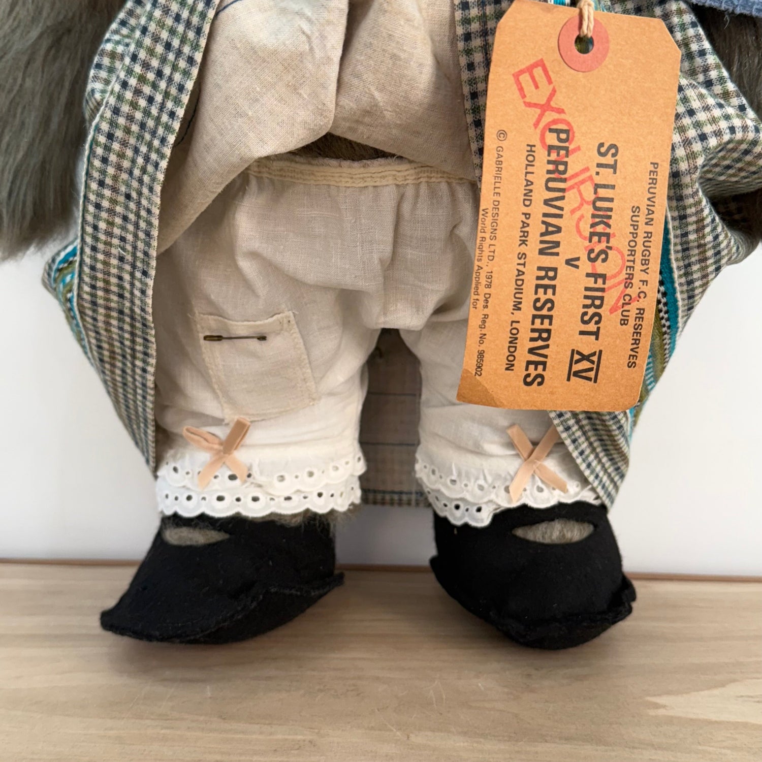 Vintage 1978 Gabrielle Designs Aunt Lucy Bear – Glasses, Two Coins &amp; Tag