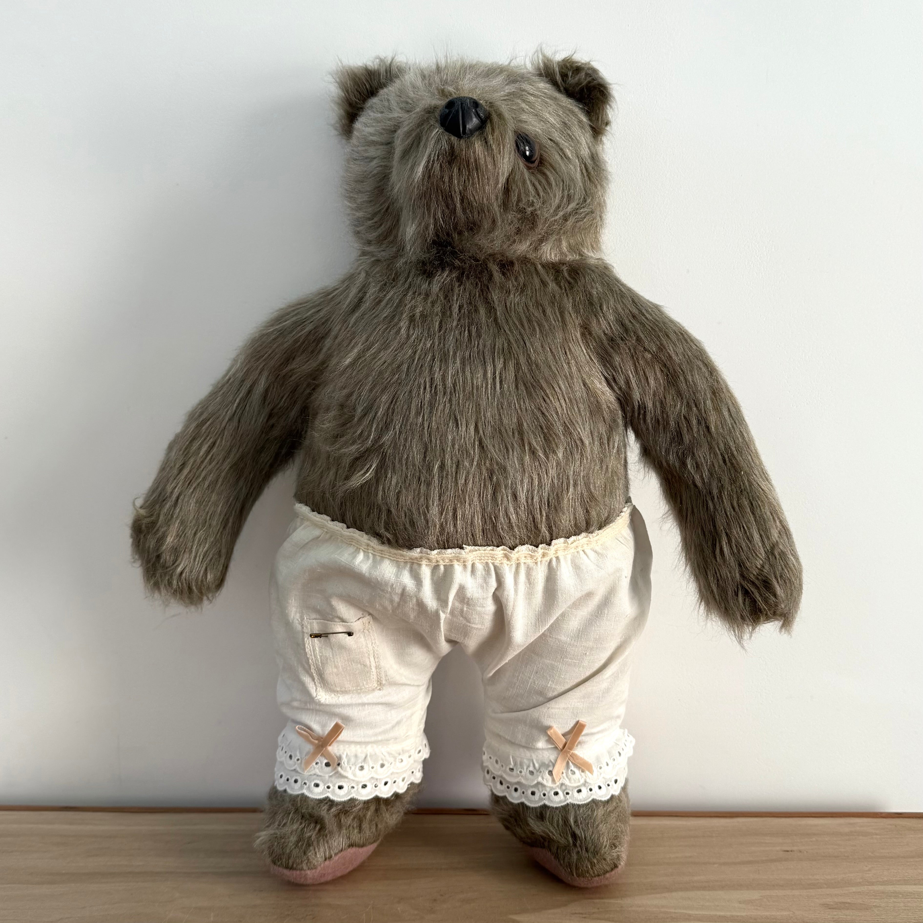 Vintage 1978 Gabrielle Designs Aunt Lucy Bear – Glasses, Two Coins &amp; Tag