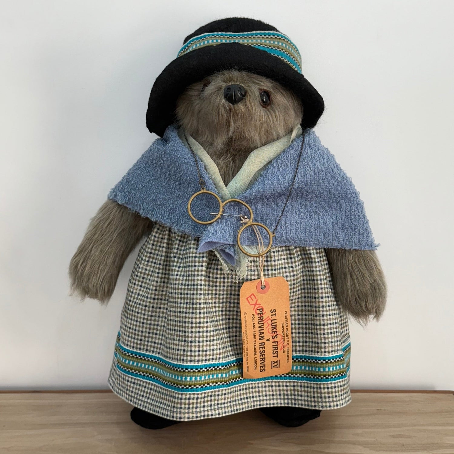 Vintage 1978 Gabrielle Designs Aunt Lucy Bear – Glasses, Two Coins &amp; Tag