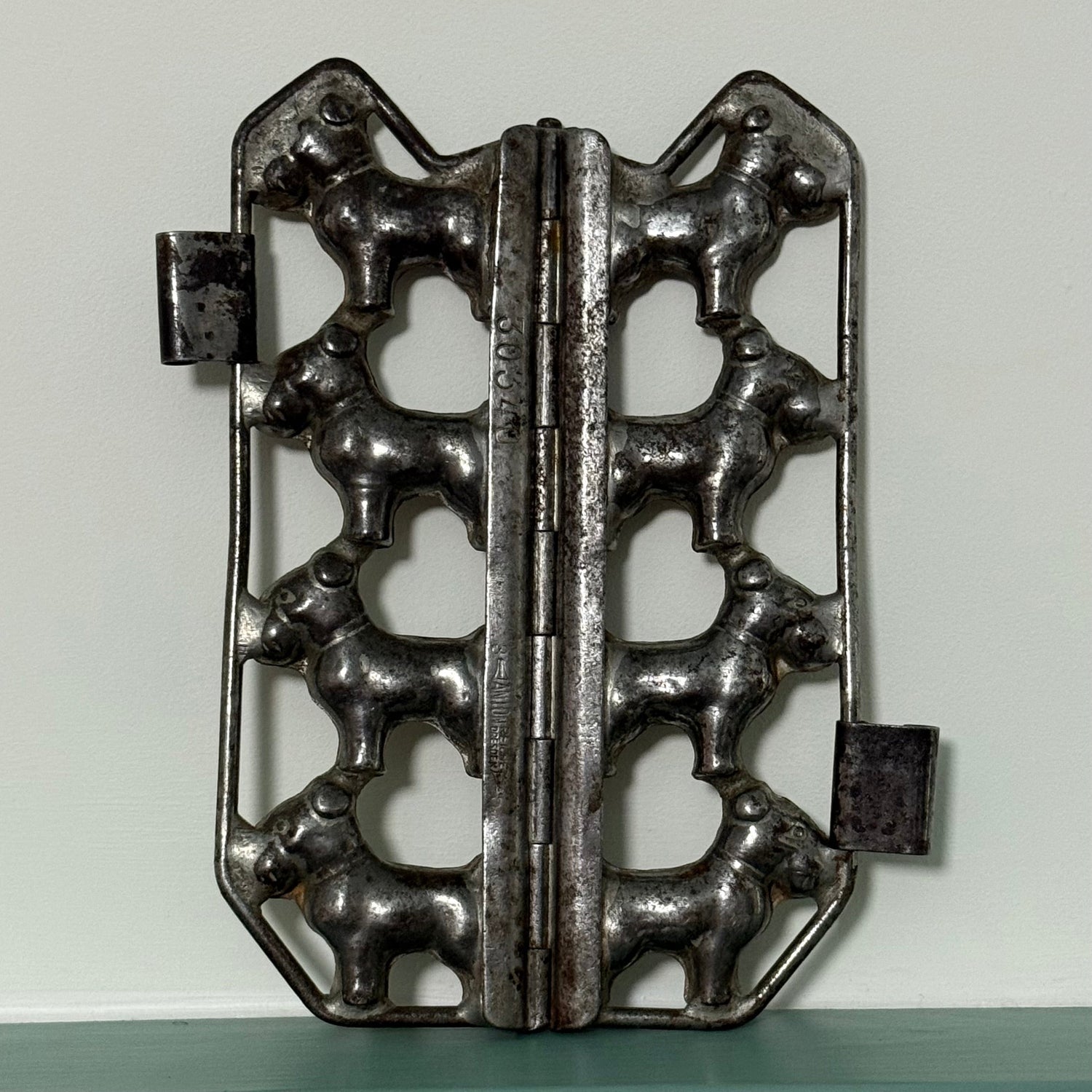 Anton Reiche Figural Chocolate Mould – Dogs Double Sided German