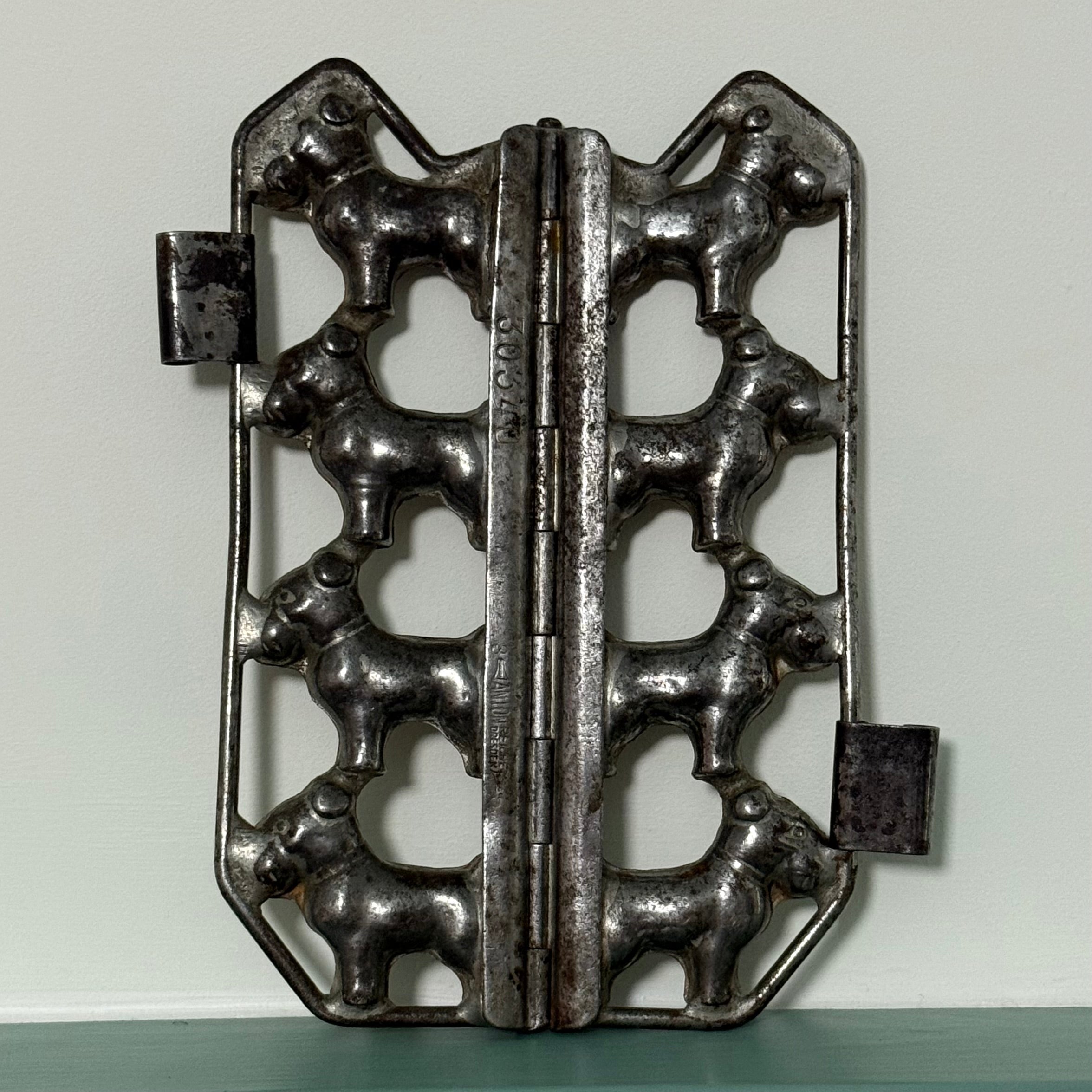 Anton Reiche Figural Chocolate Mould – Dogs Double Sided German