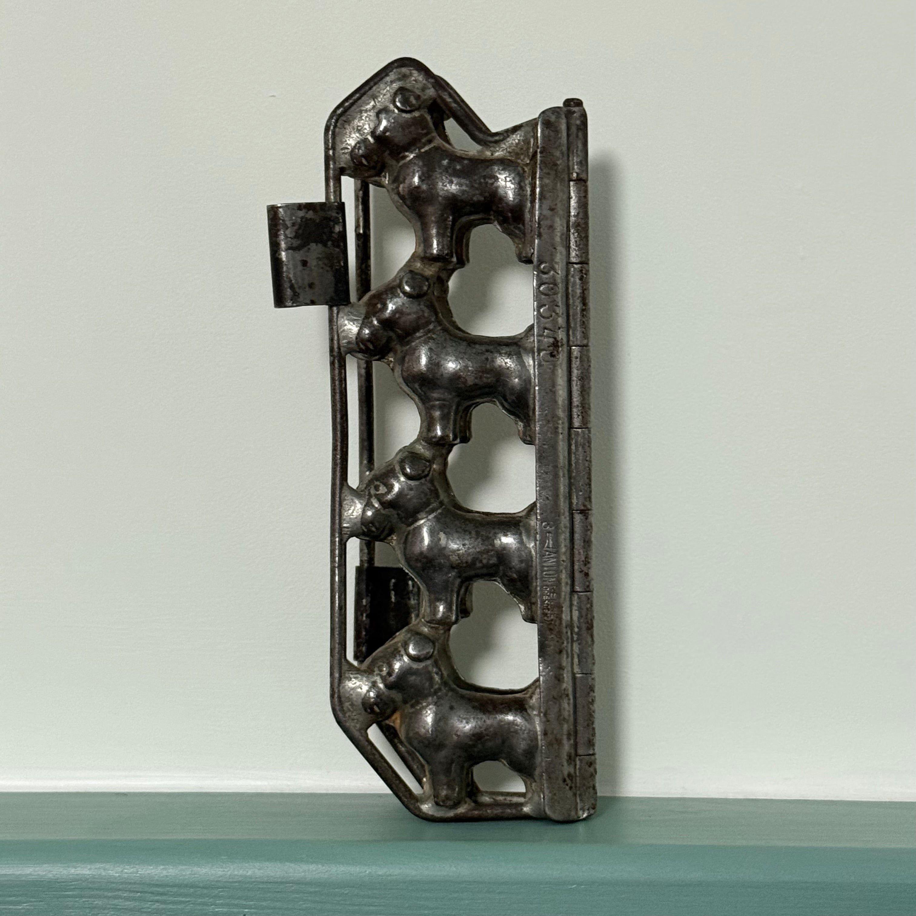 Anton Reiche Figural Chocolate Mould – Dogs Double Sided German