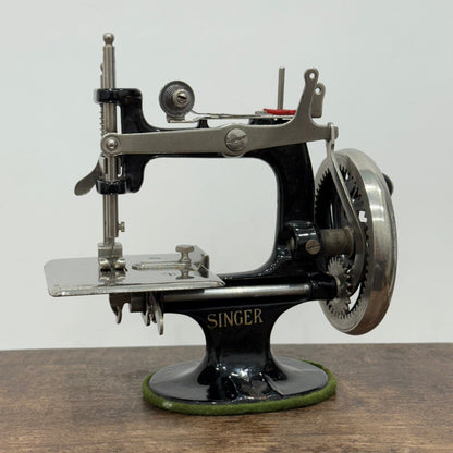 Antique Singer Model 20 Sewing Machine Hand Crank