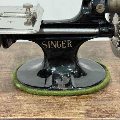 Antique Singer Model 20 Sewing Machine Hand Crank