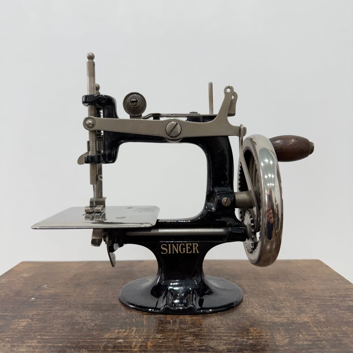 Singer Model 20 Childs Miniature Sewing Machine Clamp &amp; Box