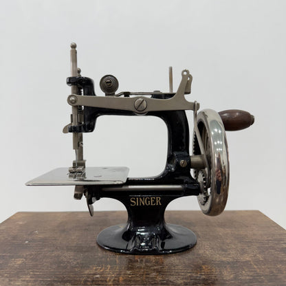 Singer Model 20 Childs Miniature Sewing Machine Clamp &amp; Box