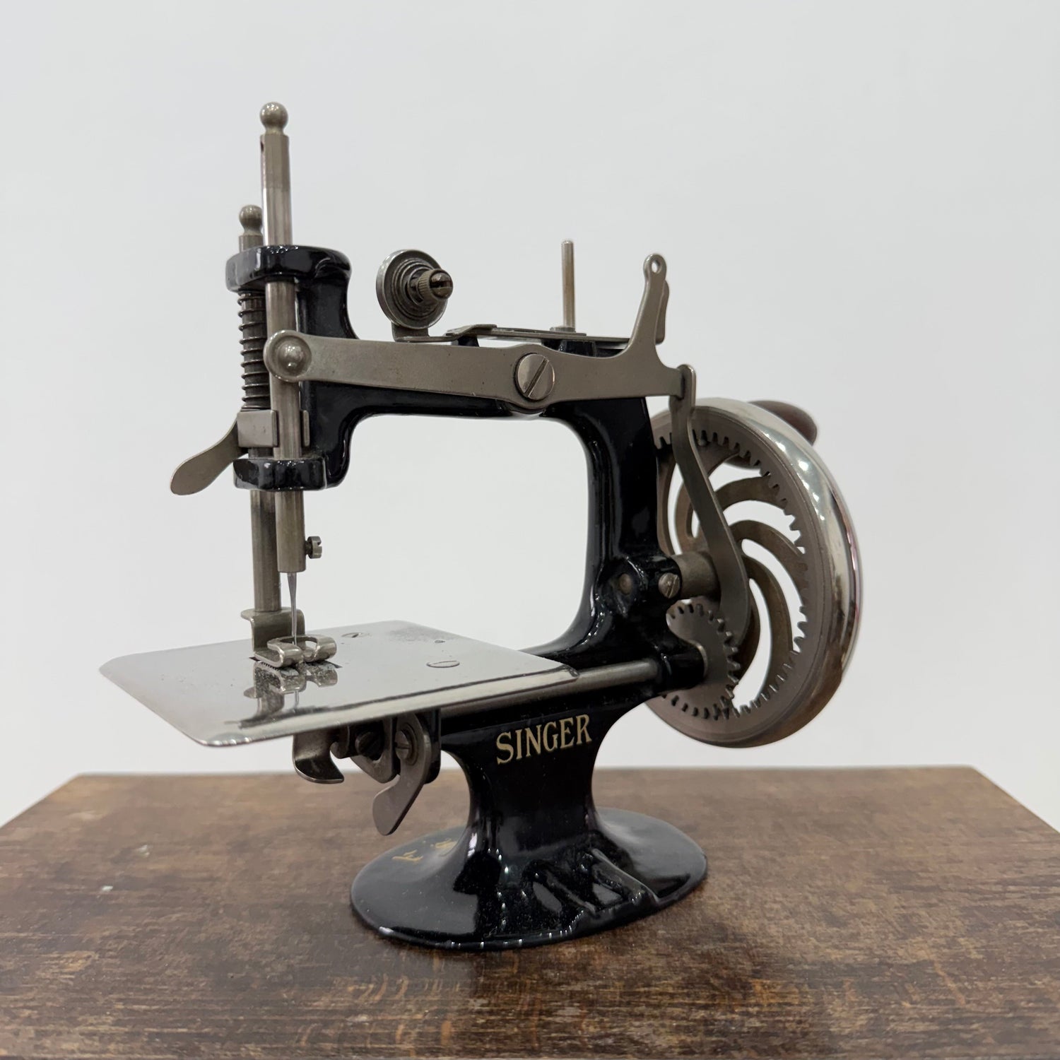 Singer Model 20 Childs Miniature Sewing Machine Clamp &amp; Box
