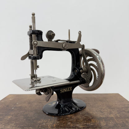 Singer Model 20 Childs Miniature Sewing Machine Clamp &amp; Box