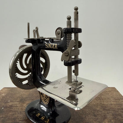 Singer Model 20 Childs Miniature Sewing Machine Clamp &amp; Box