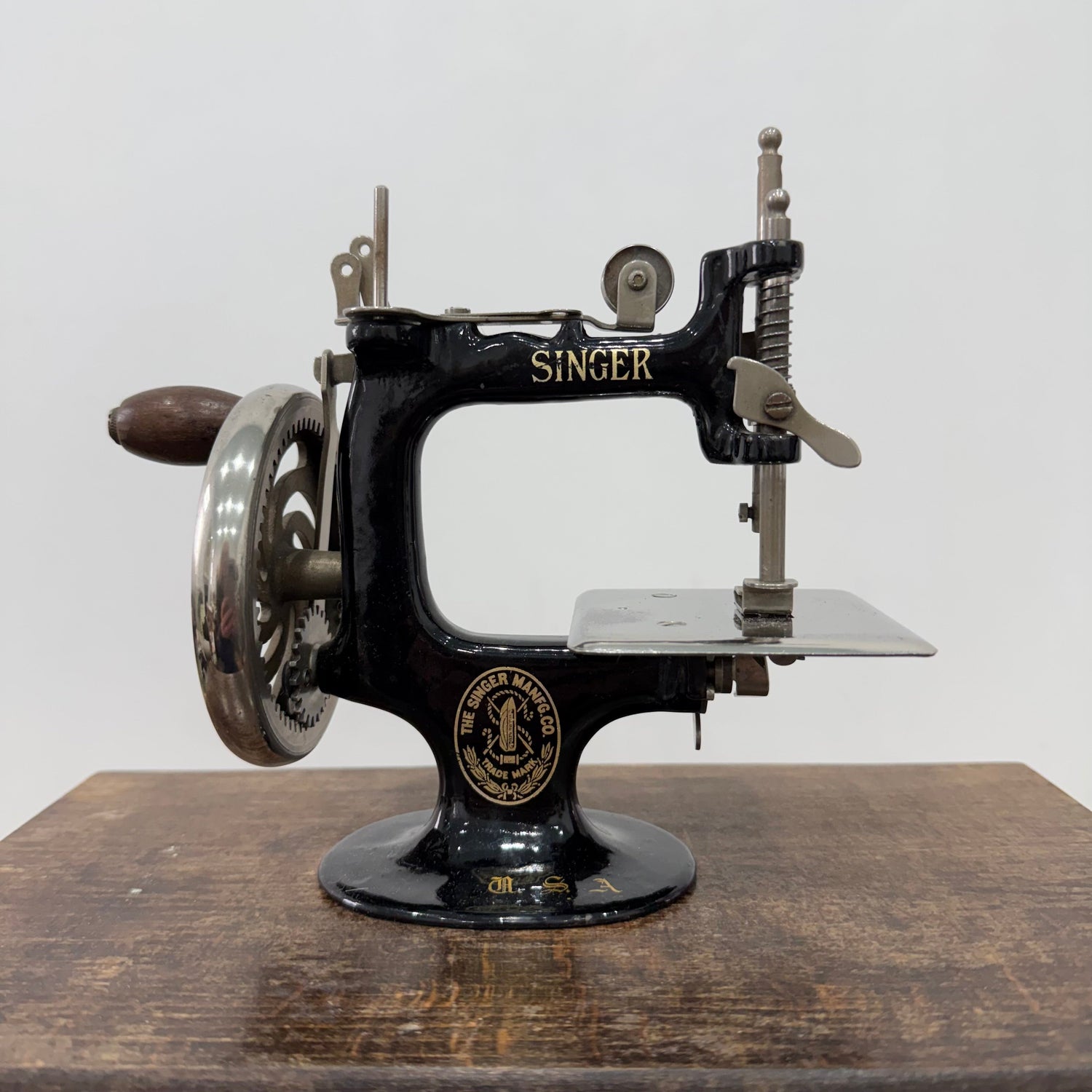 Singer Model 20 Childs Miniature Sewing Machine Clamp &amp; Box