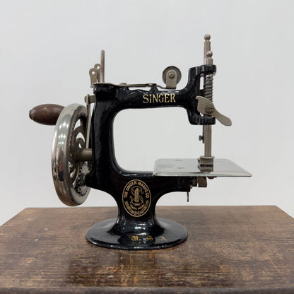 Singer Model 20 Childs Miniature Sewing Machine Clamp &amp; Box