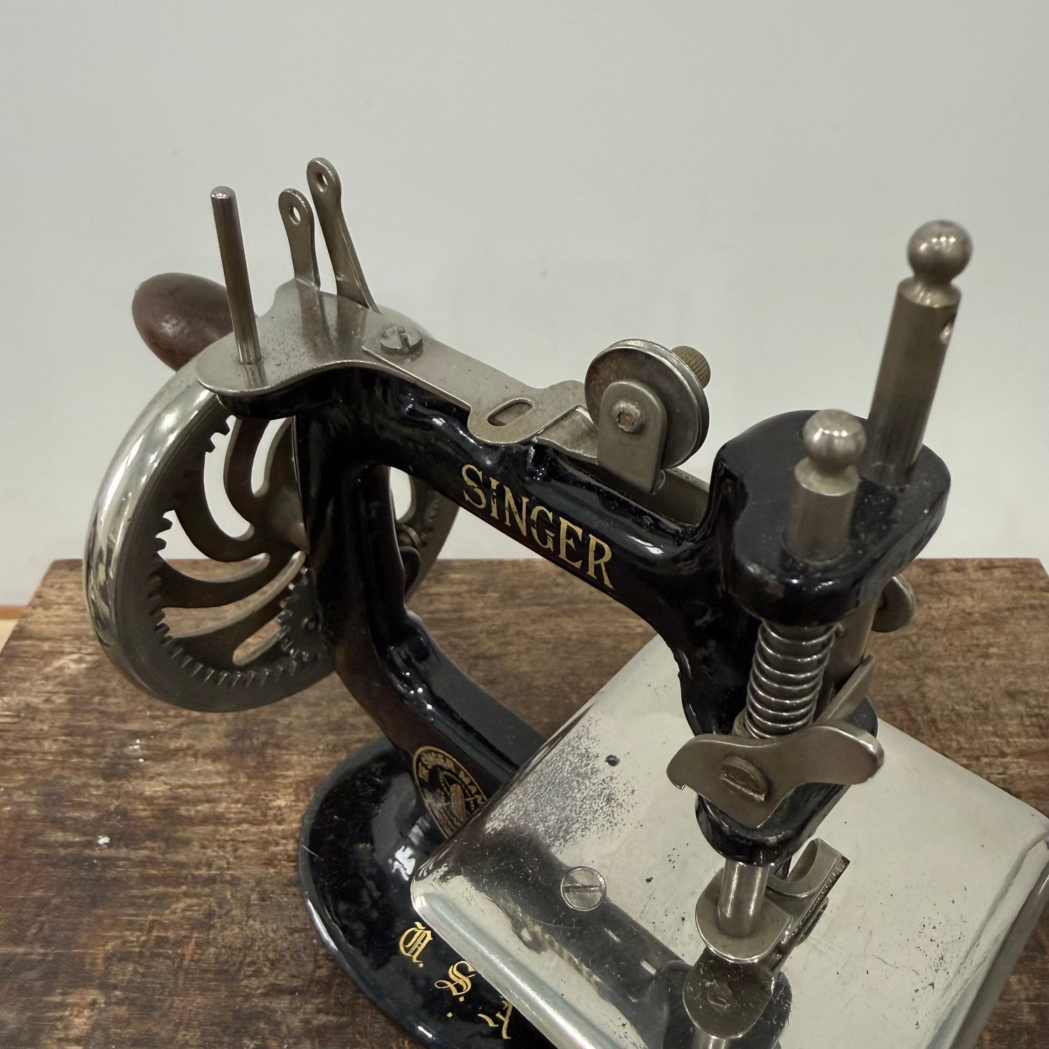 Singer Model 20 Childs Miniature Sewing Machine Clamp &amp; Box