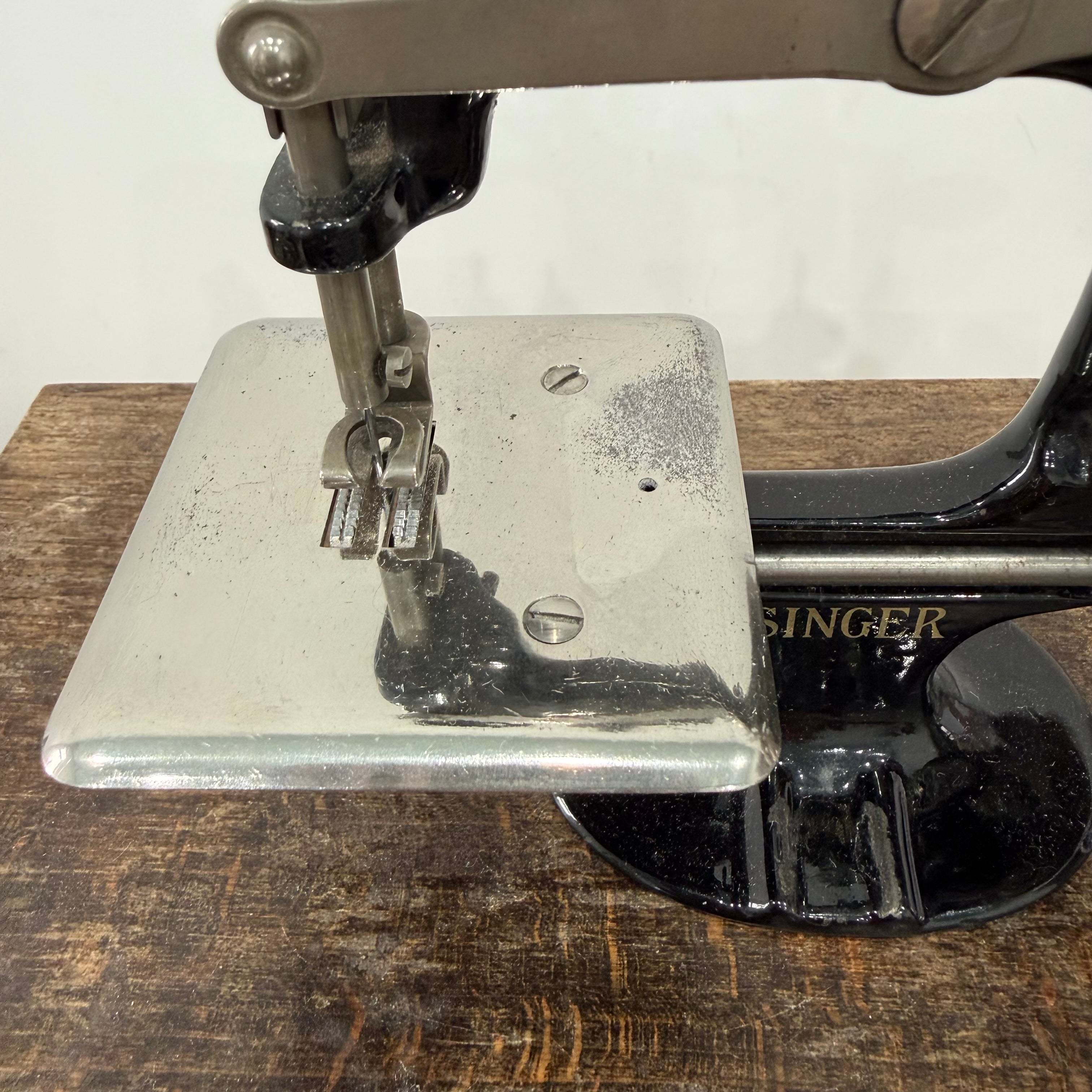 Singer Model 20 Childs Miniature Sewing Machine Clamp &amp; Box