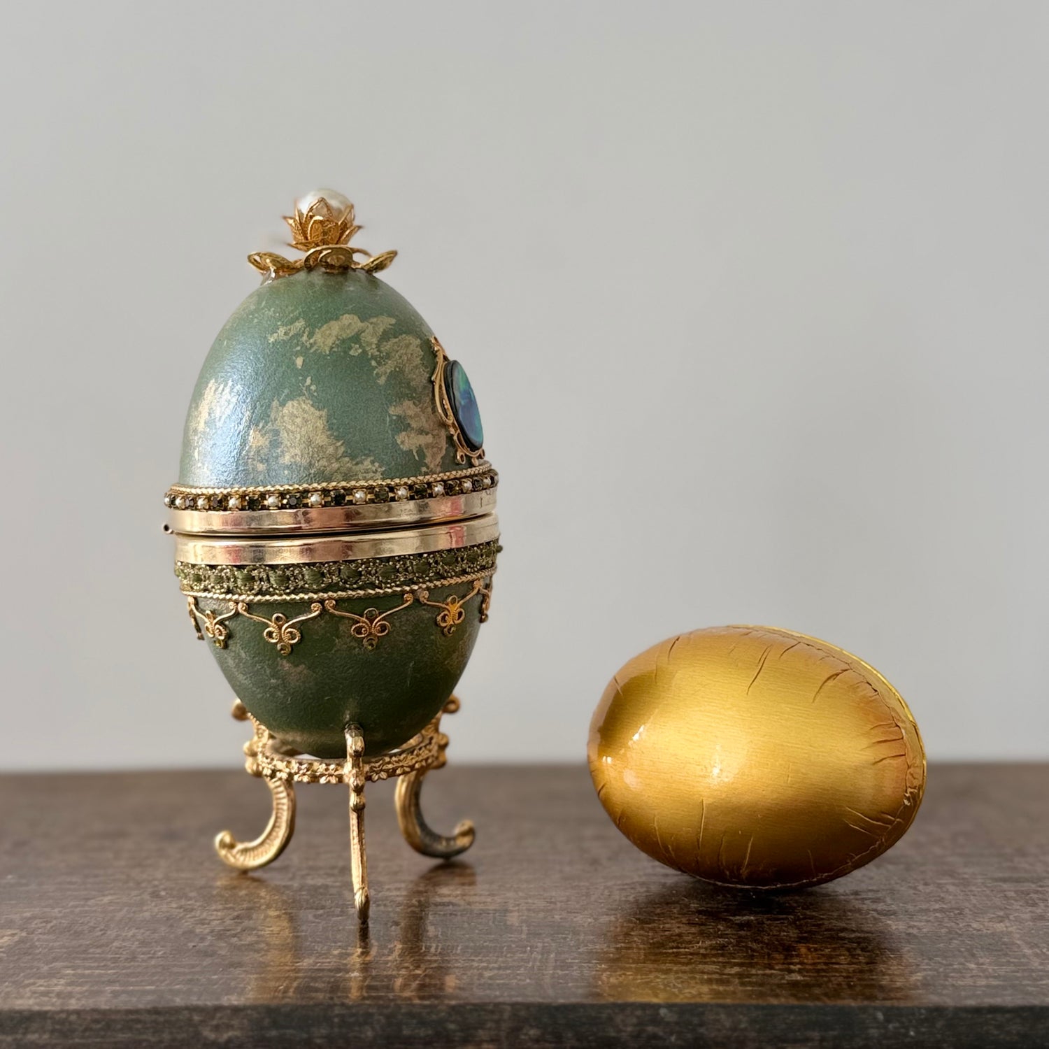 Egg stand