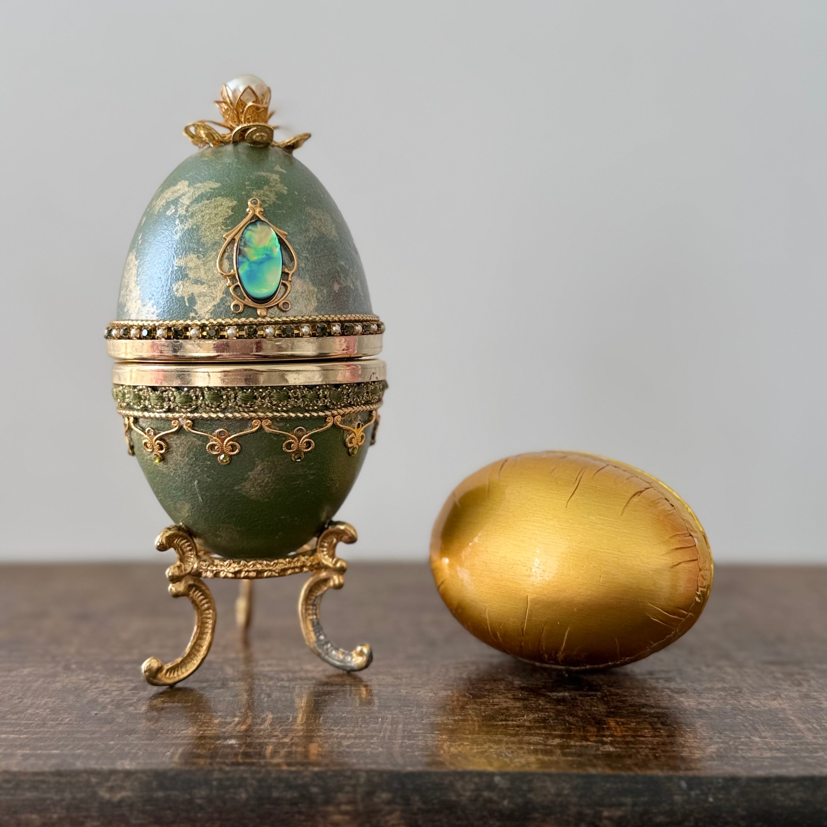 Egg stand