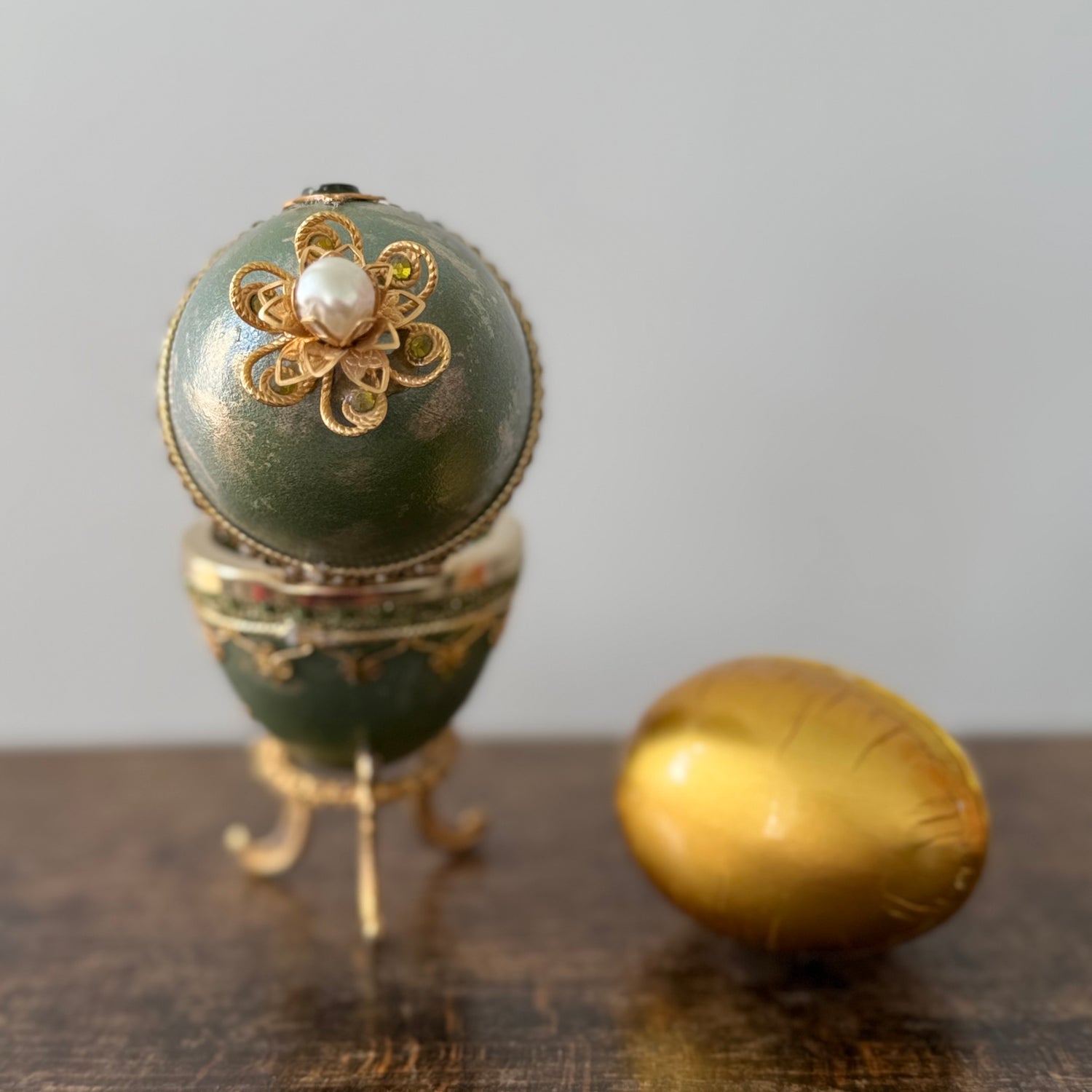 Egg stand