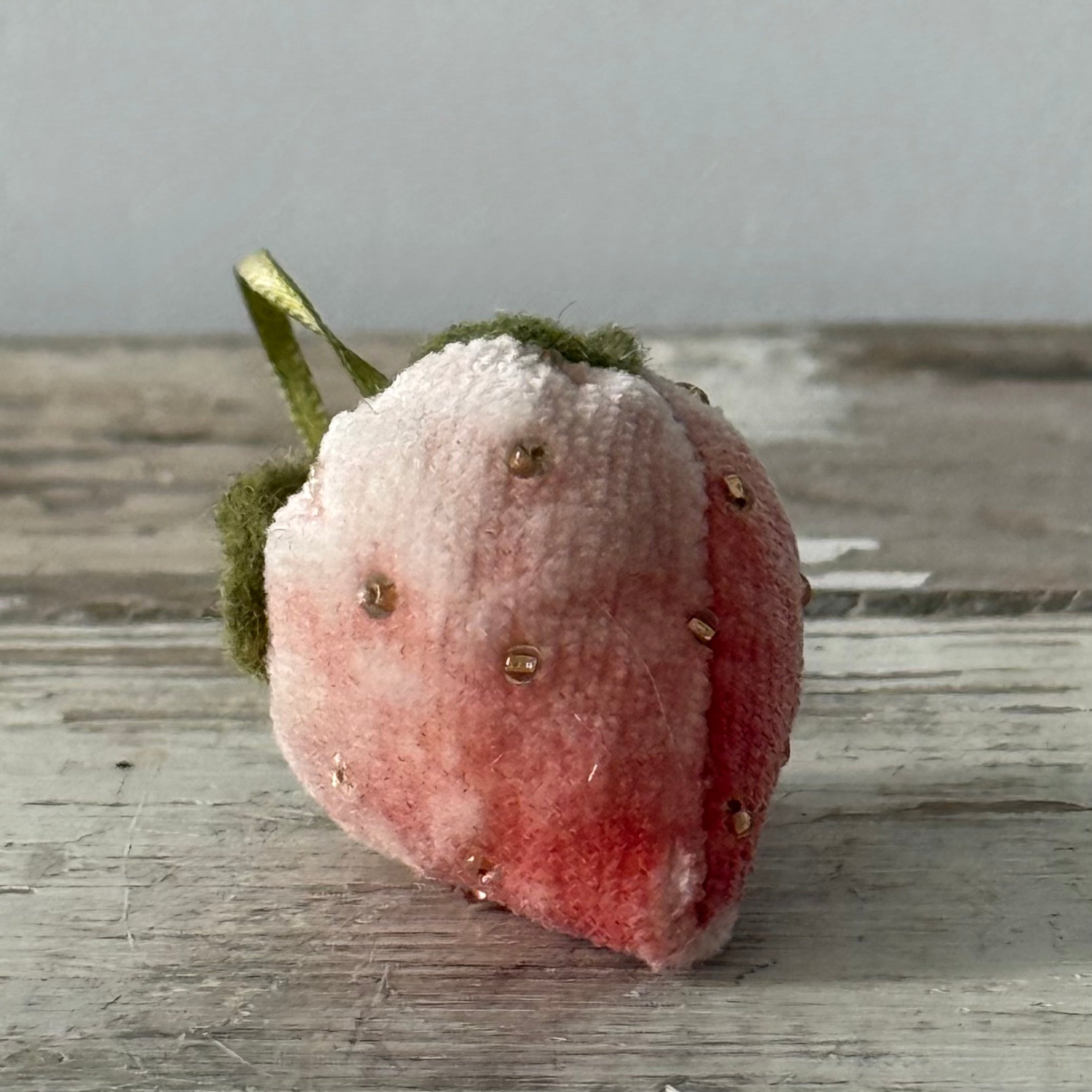 Vintage-Style Pink Velvet Strawberry Pincushion Emery