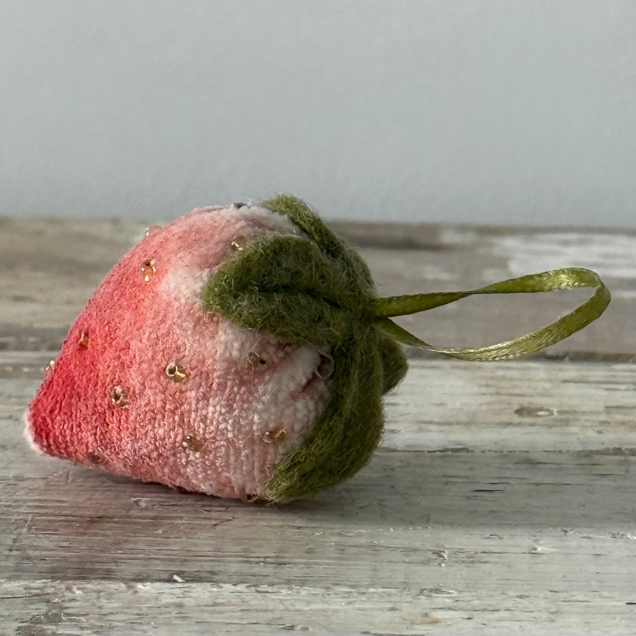 Vintage-Style Pink Velvet Strawberry Pincushion Emery