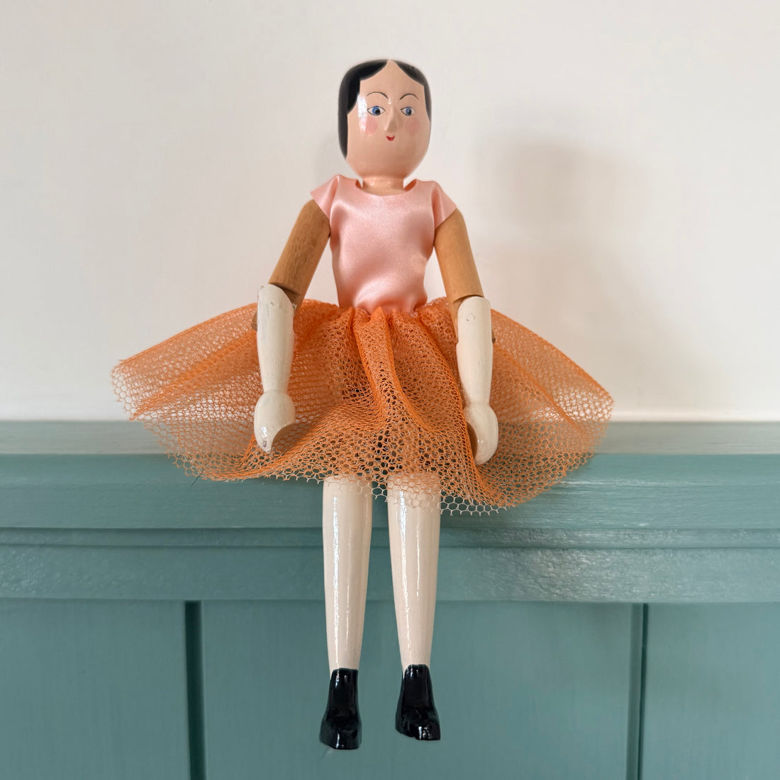 Vintage Eric Horne Wooden Doll in Pink Satin &amp; Peach Net Dress – 20cm