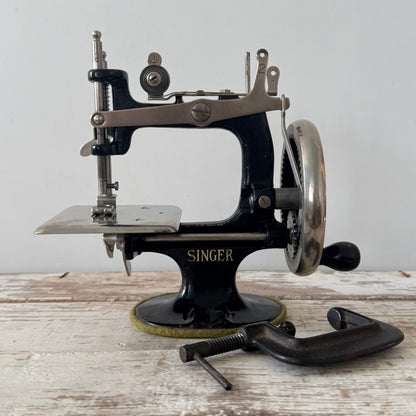 Antique Singer Model 20 Child’s Sewing Machine with Original Clamp c.1930