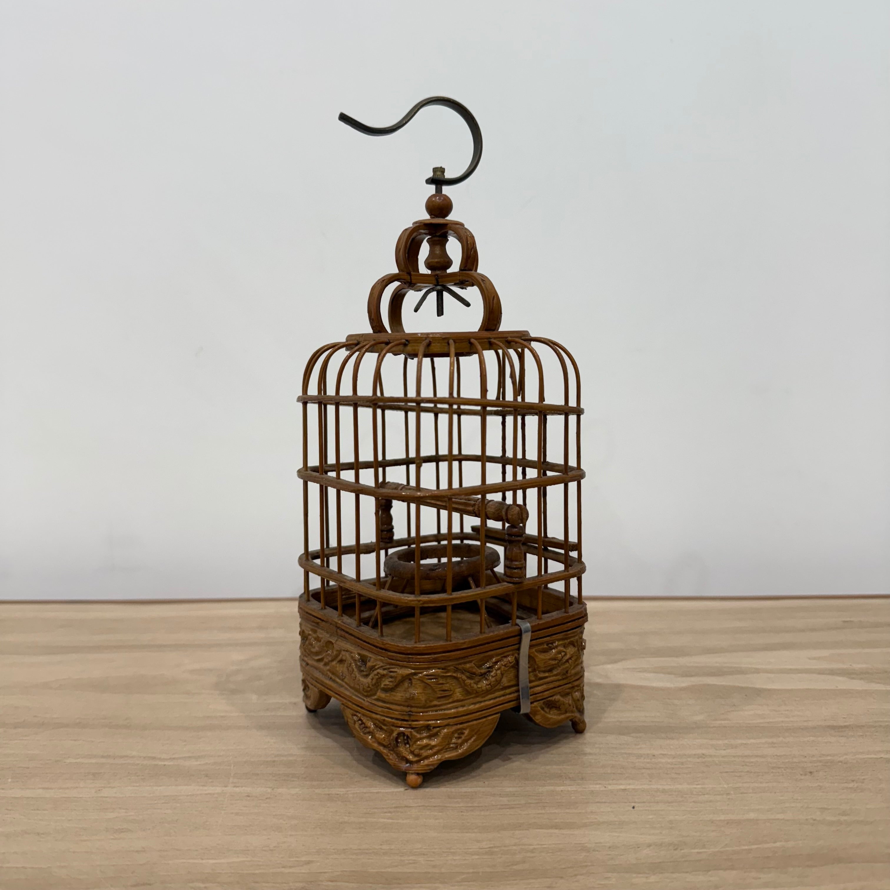 Cricket cage