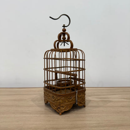 Cricket cage