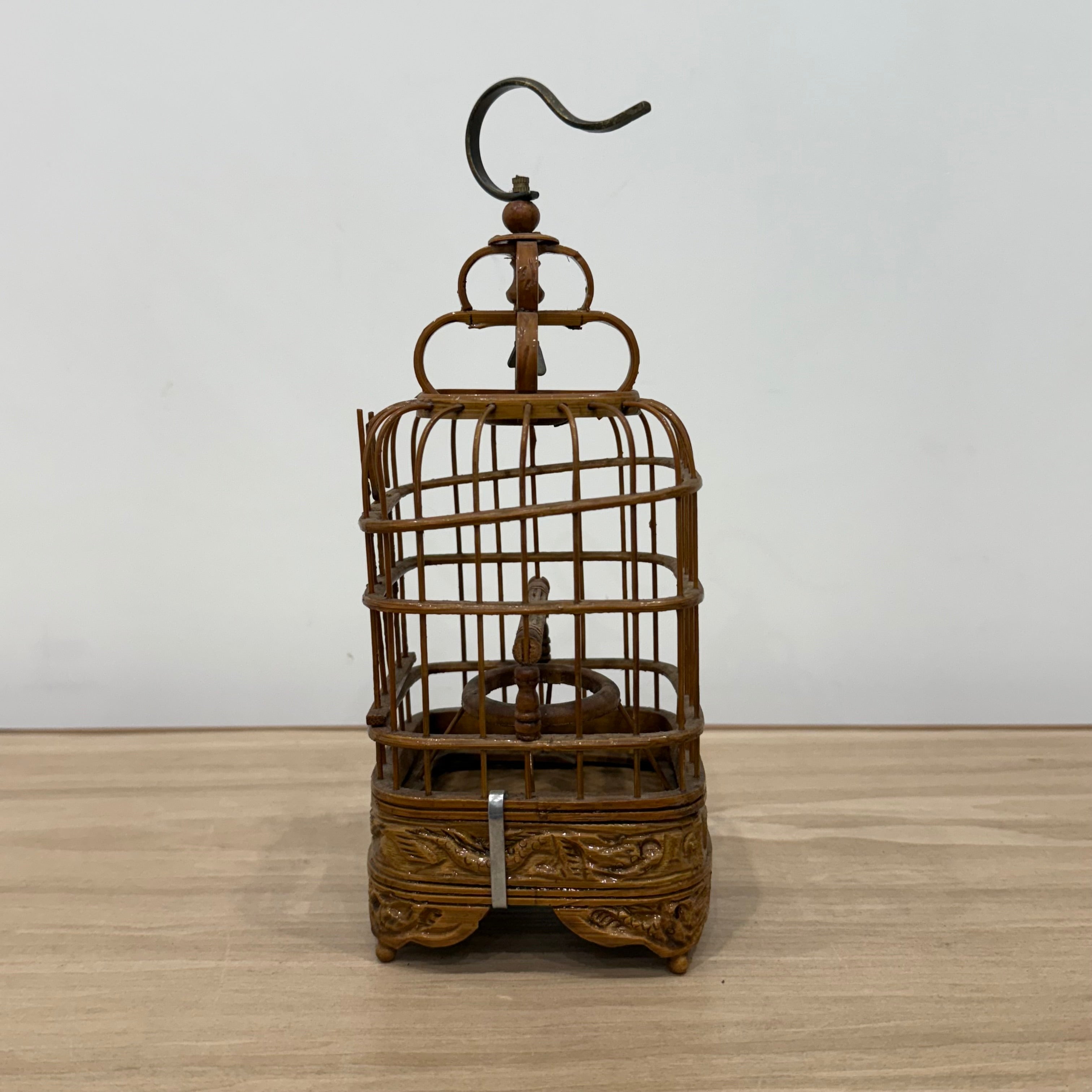 Cricket cage