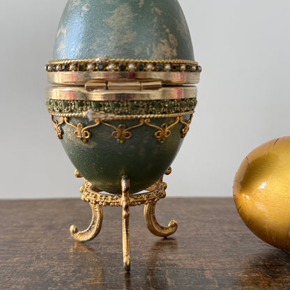 Egg stand