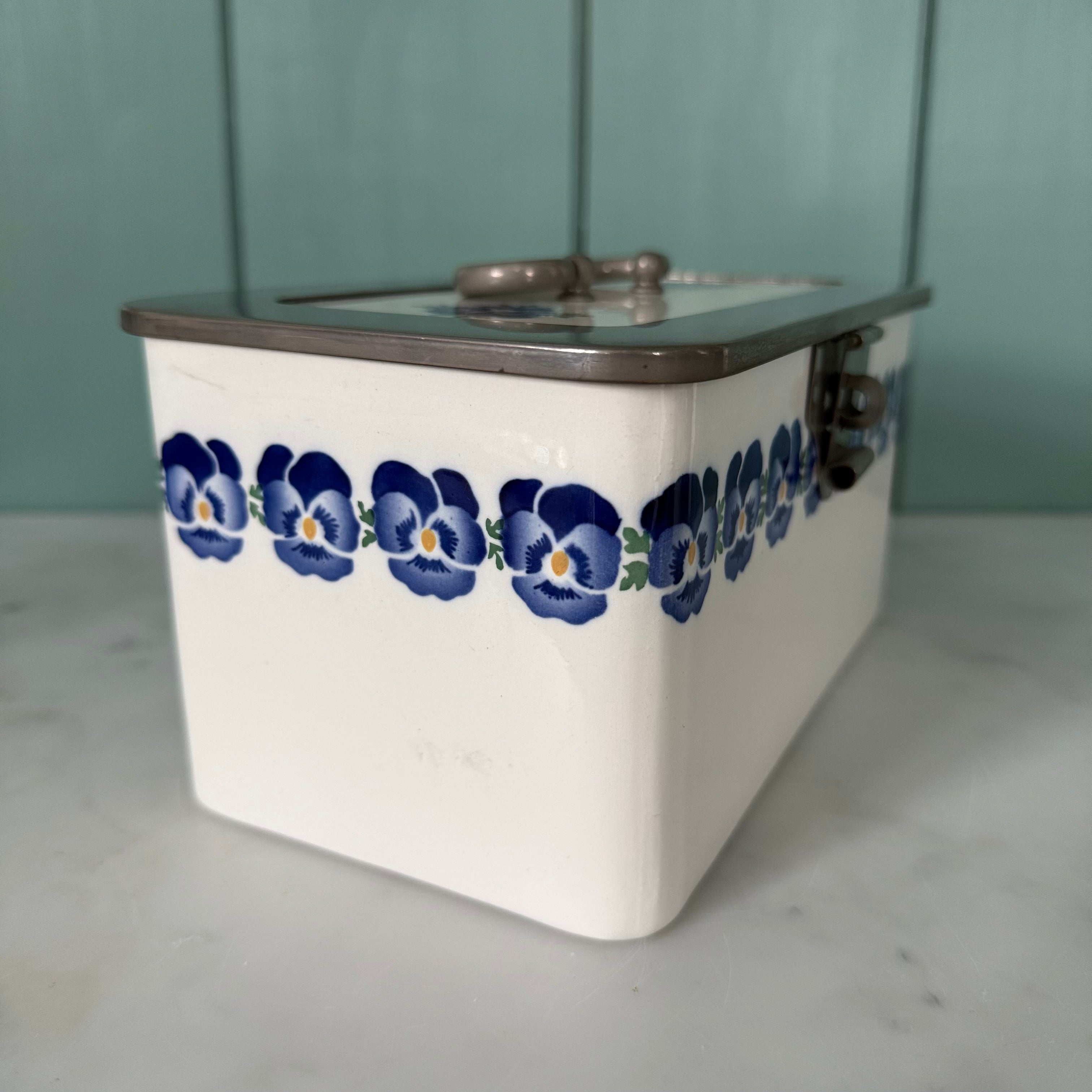 Art Deco WMF Wächtersbach Pansy Biscuit Box Dec. 2194