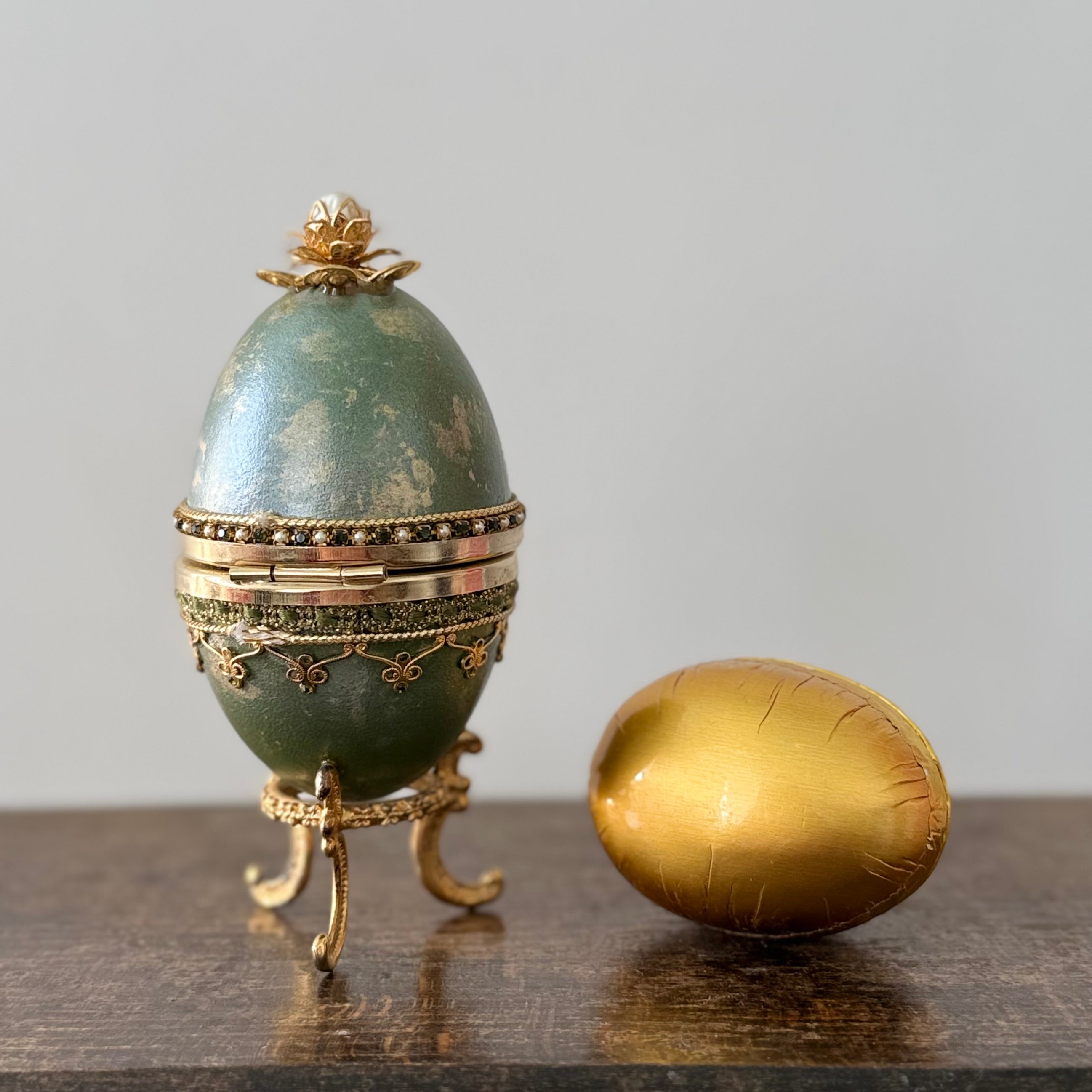 Egg stand